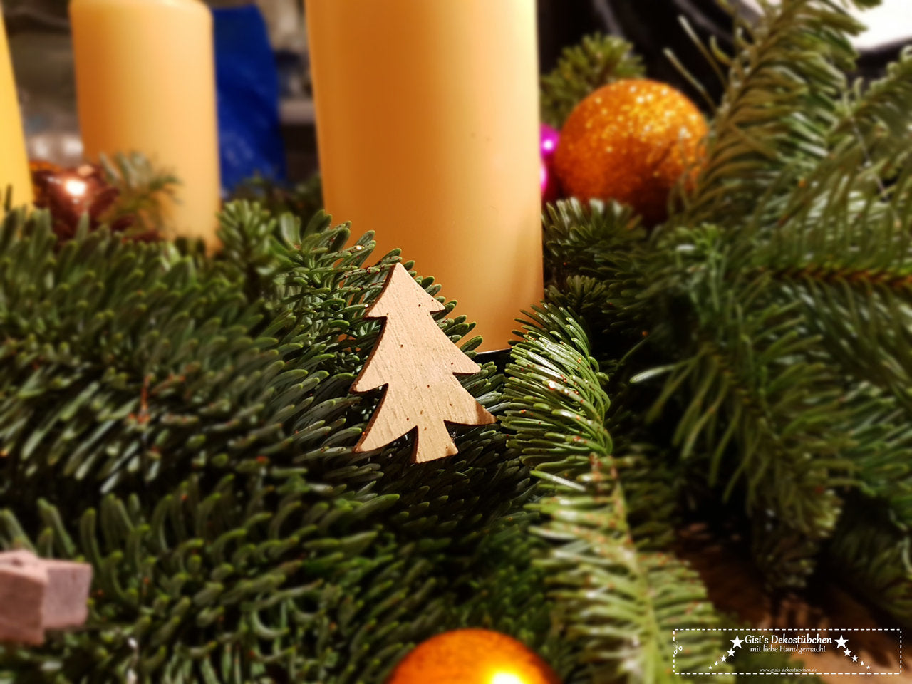 Advent wreath freshly tied gold, pink