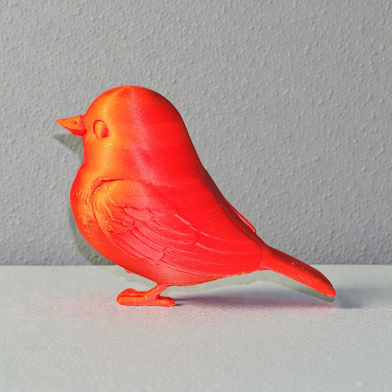 3D printed decorative bird with heart – lovingly designed, custom color possible