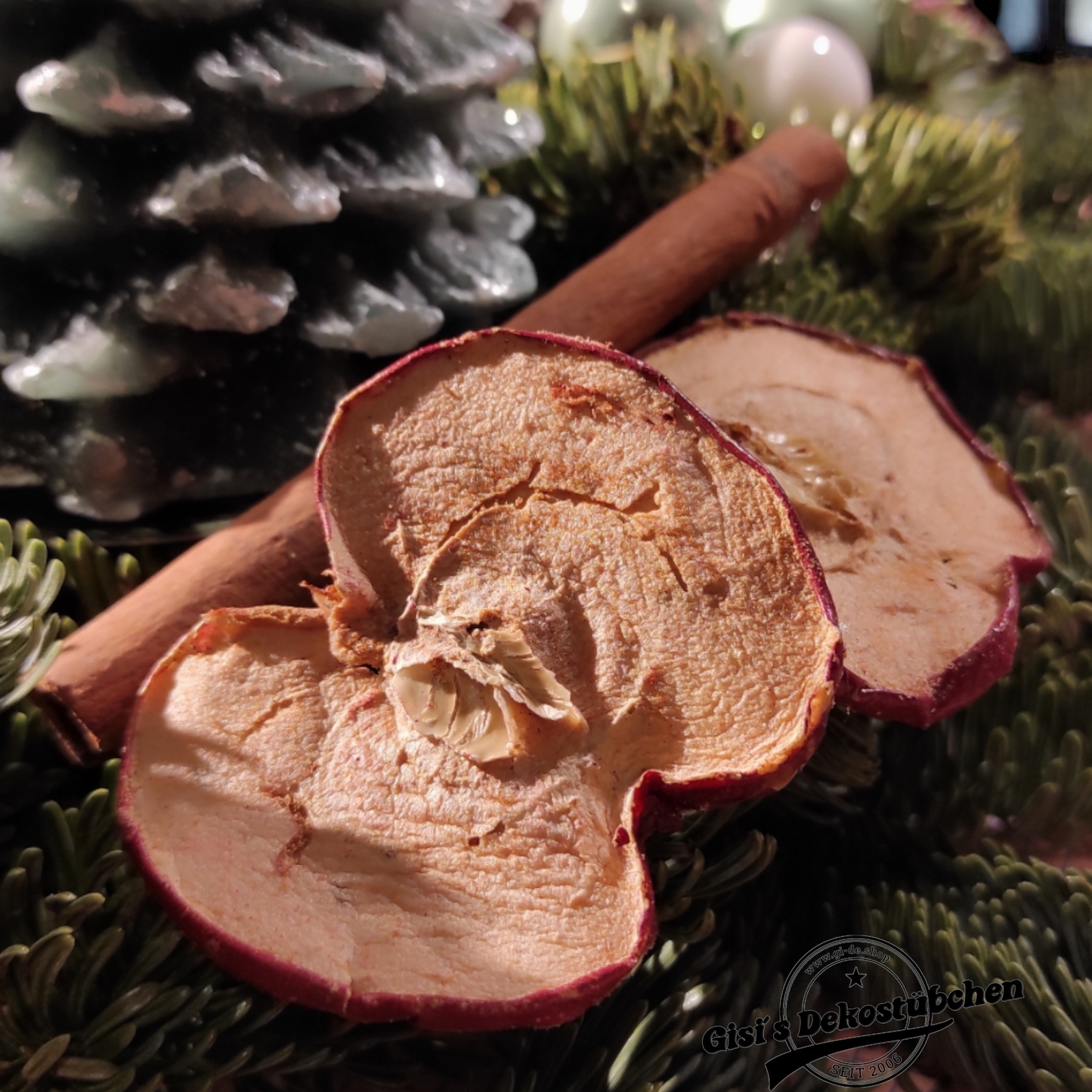 Advent wreath freshly tied green, natural