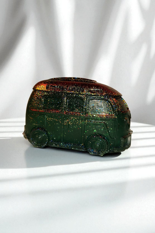 “Glitter on Wheels – The Colorful Party Bus Made of Epoxy Resin”