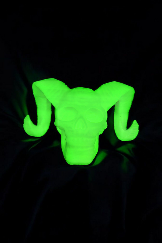 Spooky skull with horns – your new decoration for dark nights!