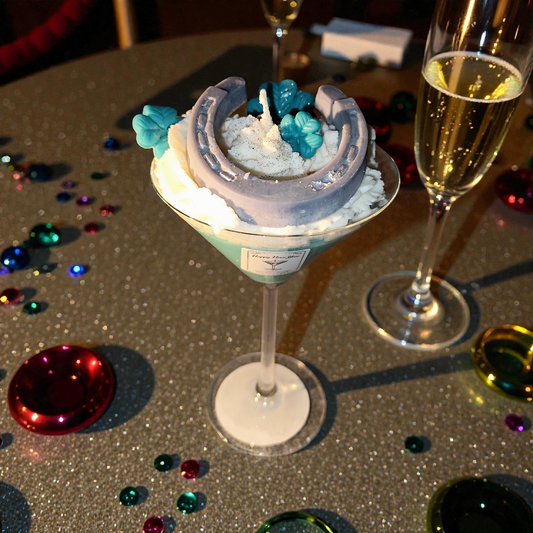 Happy New Year candle in a cocktail glass made of soy wax – lucky candle with clover, horseshoe & desired fragrance