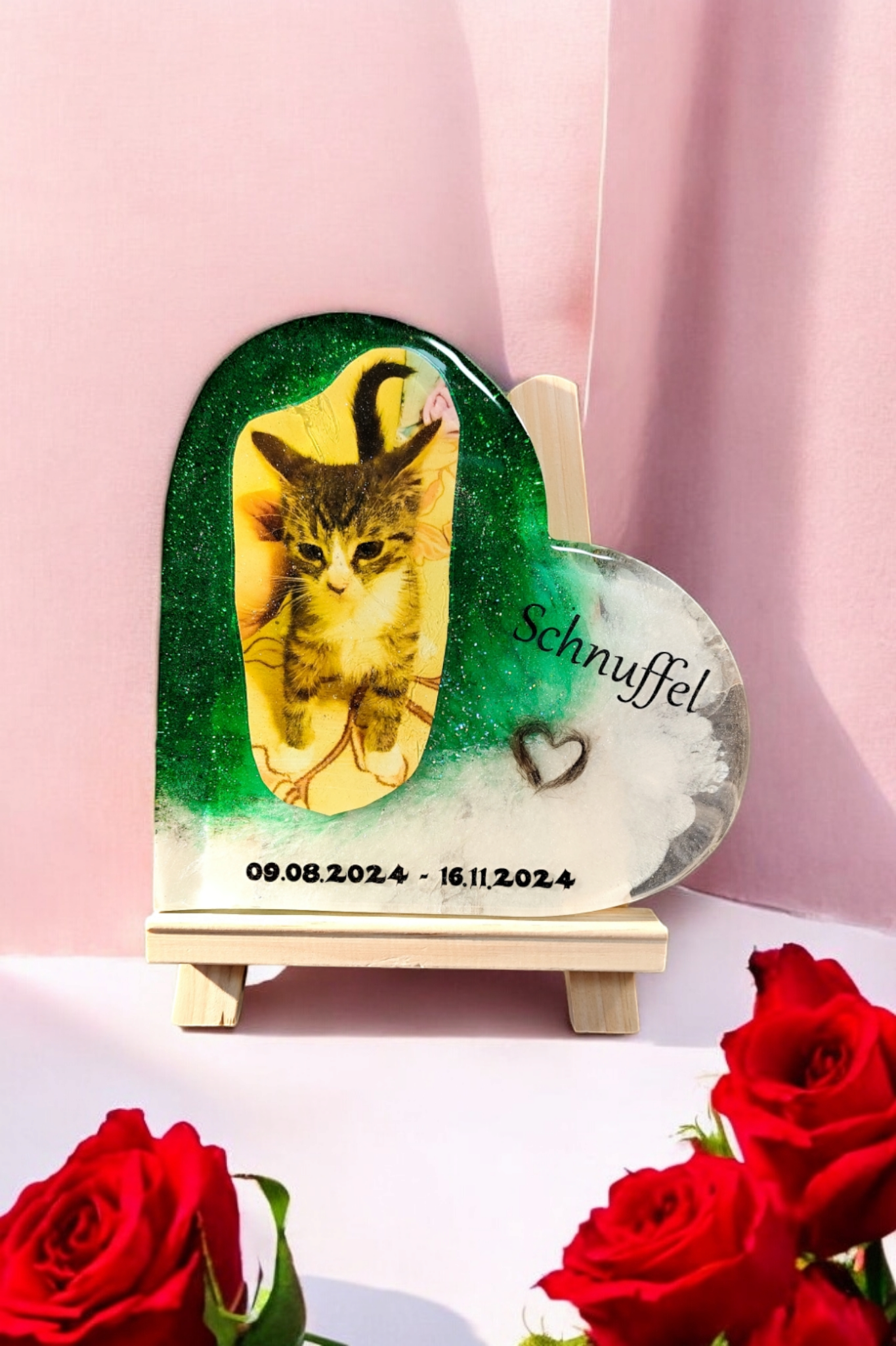 Heart to display with hair, tooth, ashes or claws, photo of your pet as a keepsake