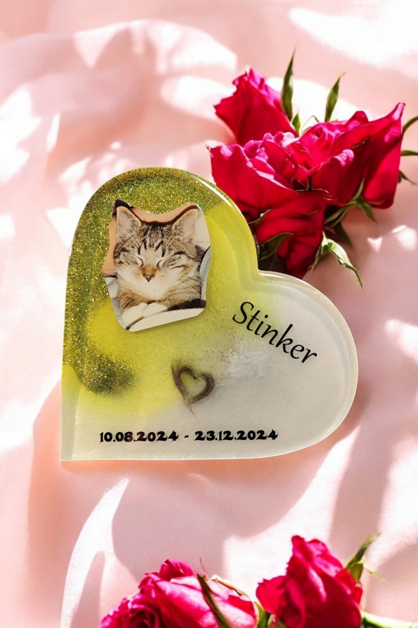 Heart to display with hair, tooth, ashes or claws, photo of your pet as a keepsake