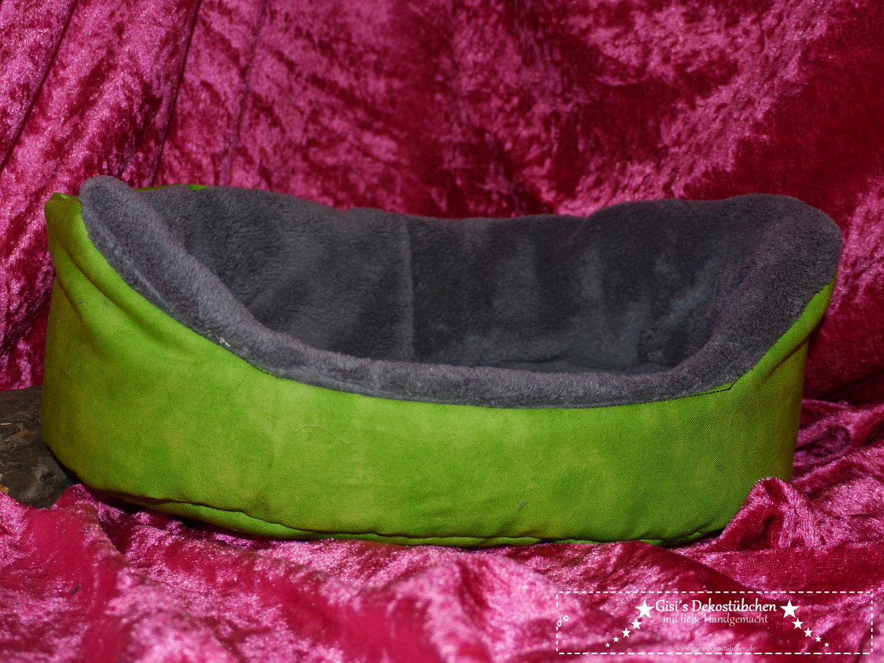 Cozy bed for rodents, rats, rabbits, etc.