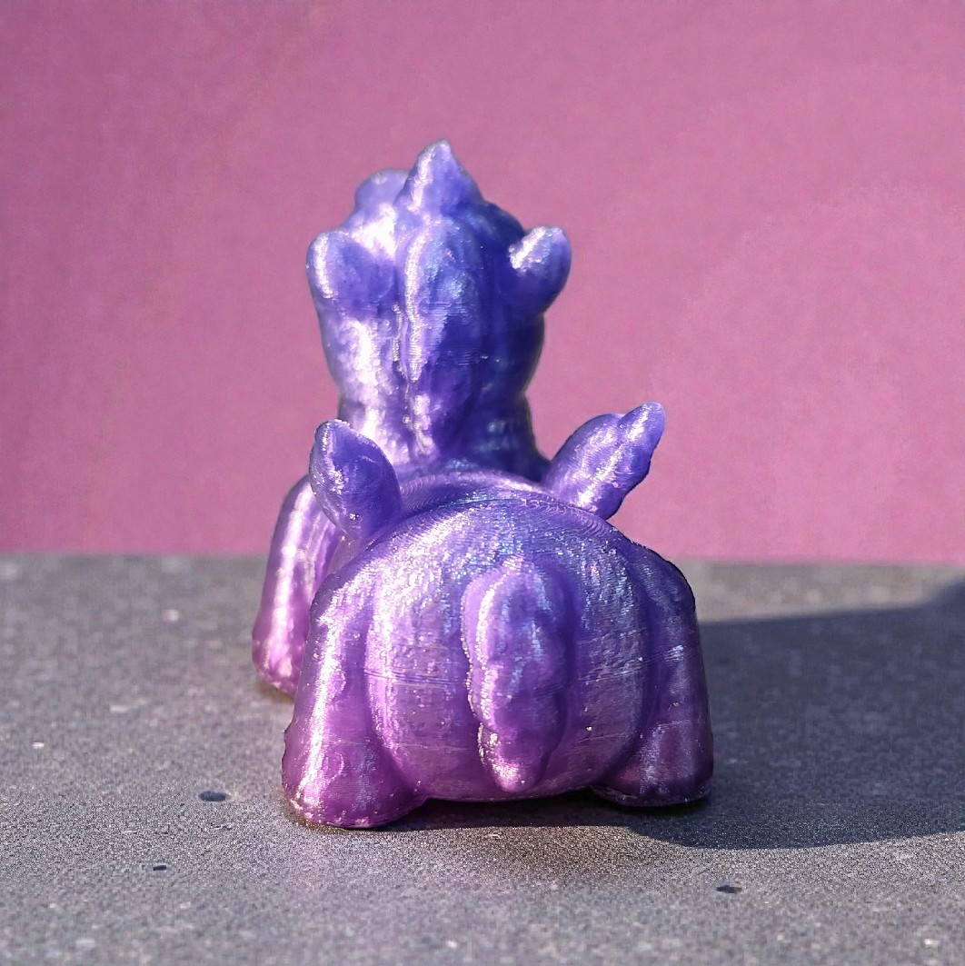 Mini Flexi Pegasus – movable 3D printed figure for fiddling & decorating