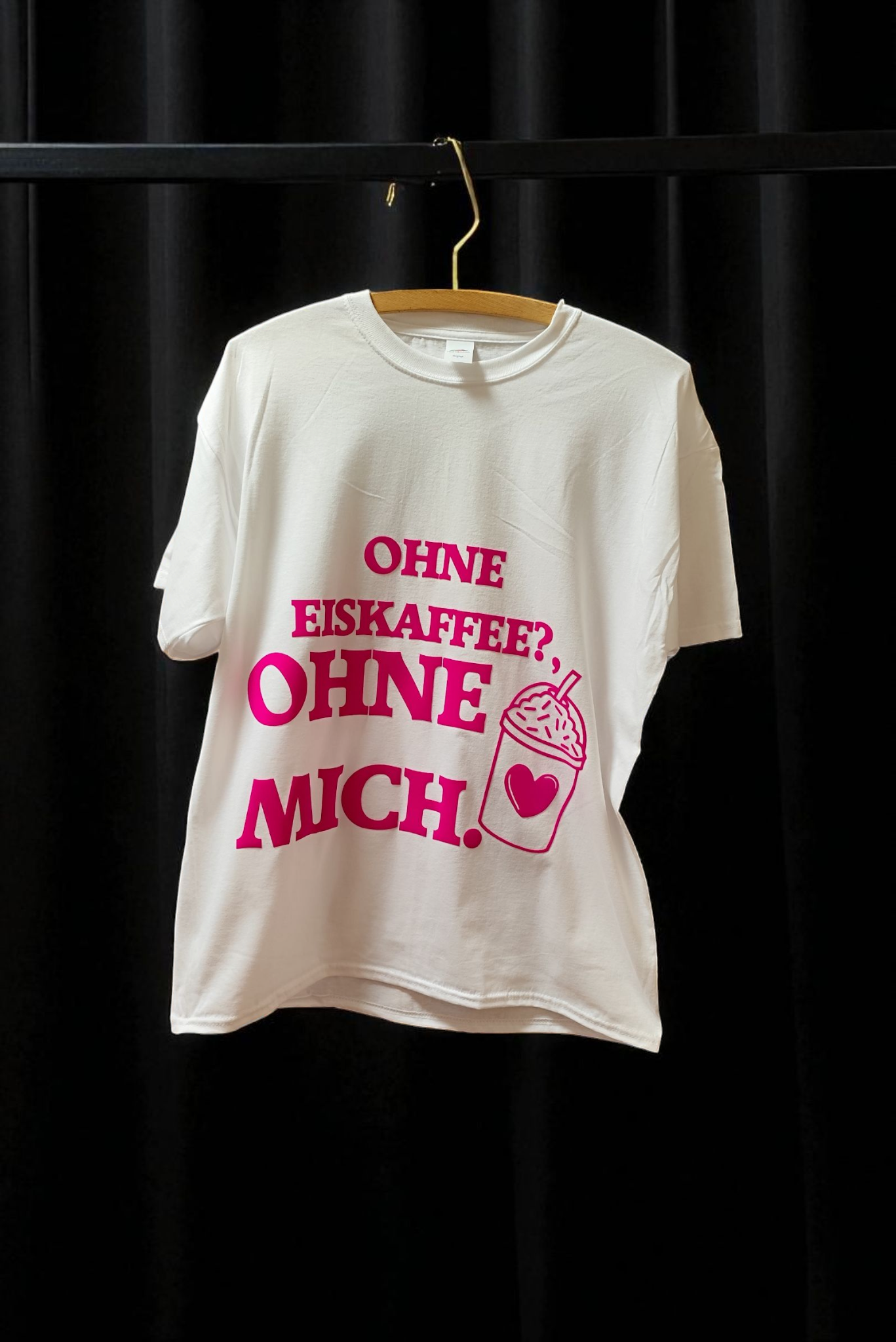 Ohne Eiskaffee? Ohne mich! – Dein Statement-Shirt für echte Kaffee-Lover!
