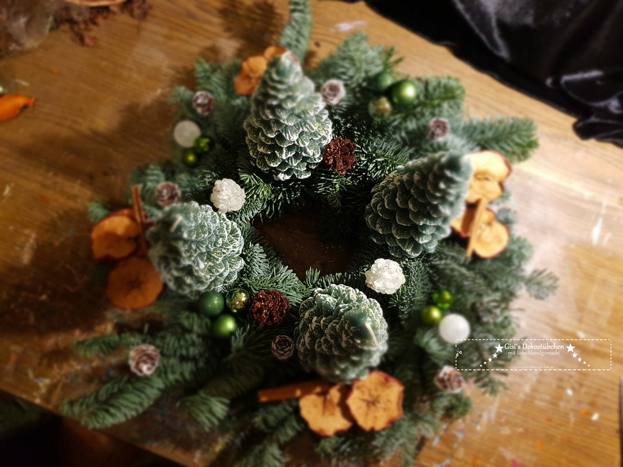 Advent wreath freshly tied green, natural 