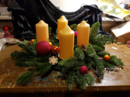 Advent wreath freshly tied gold, pink 