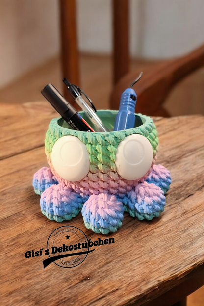 3D octopus pen holder wool look