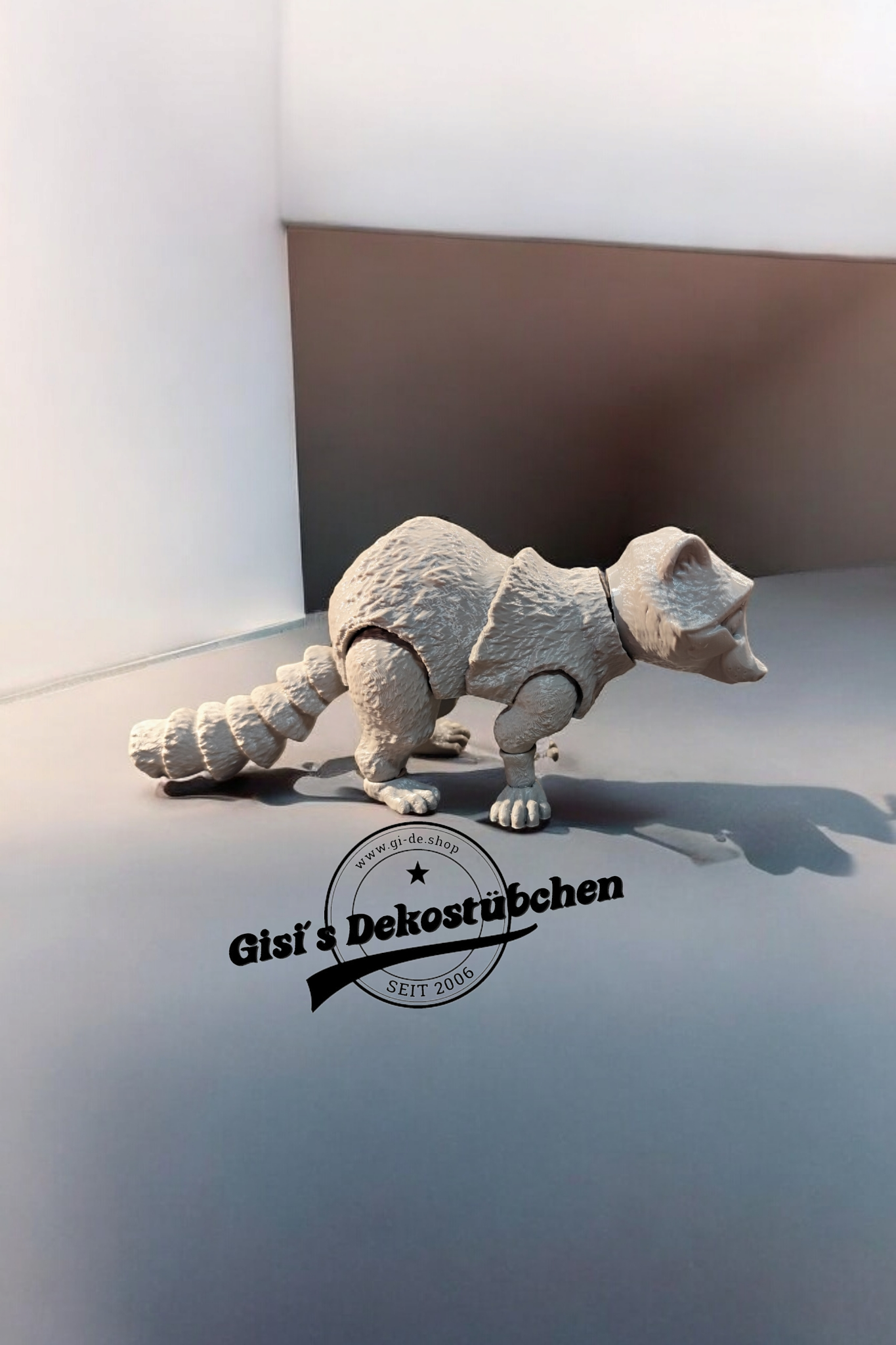 Movable raccoon Putzi large