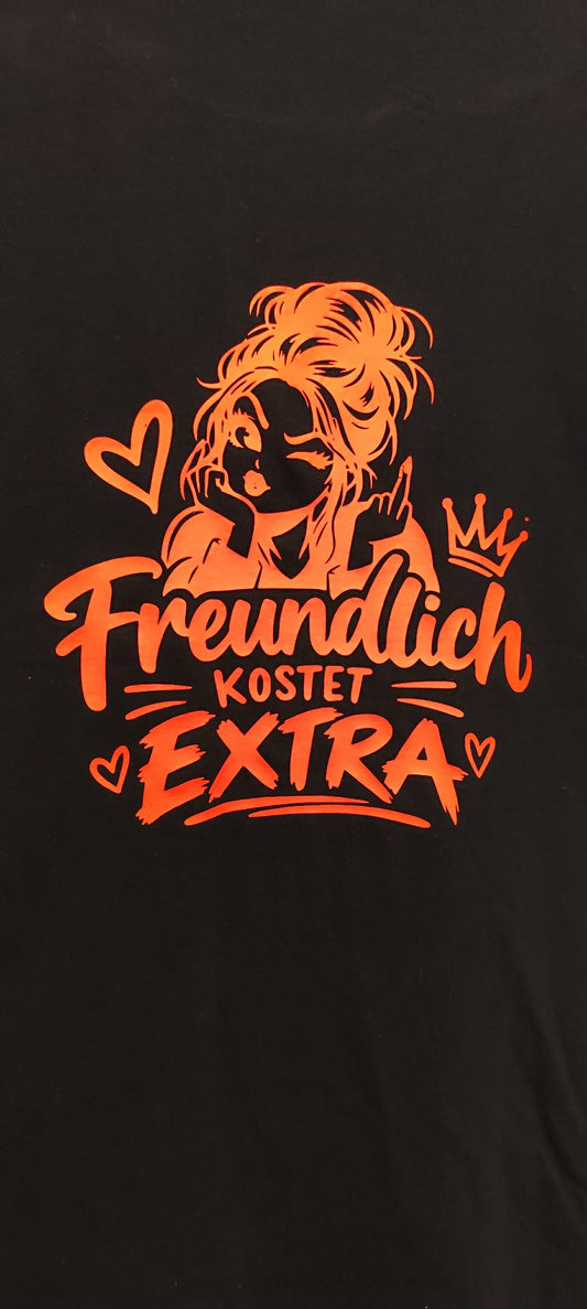 Damen T-Shirt „Freundlich kostet extra“ – Statement Shirt mit Wunschfarbe