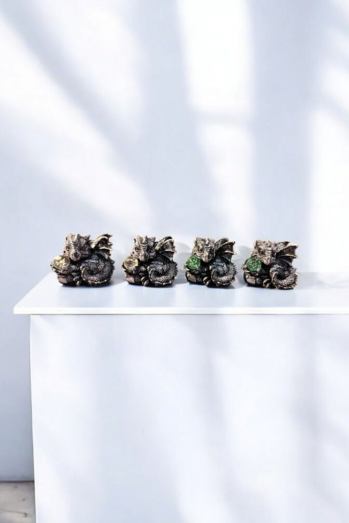 Dragon statue, the guardian of light