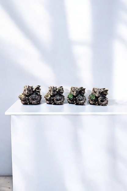 Dragon statue, the guardian of light