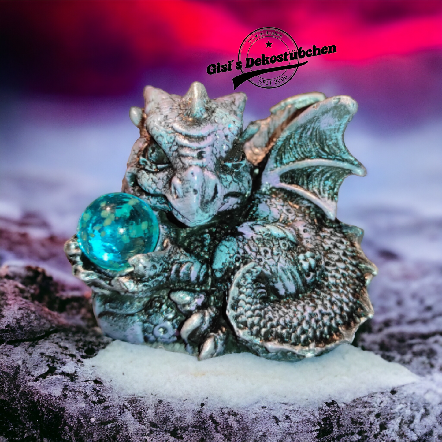 Dragon statue, the guardian of light