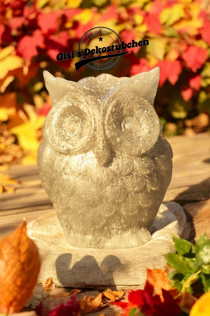 Owl figurine made of synthetic resin 