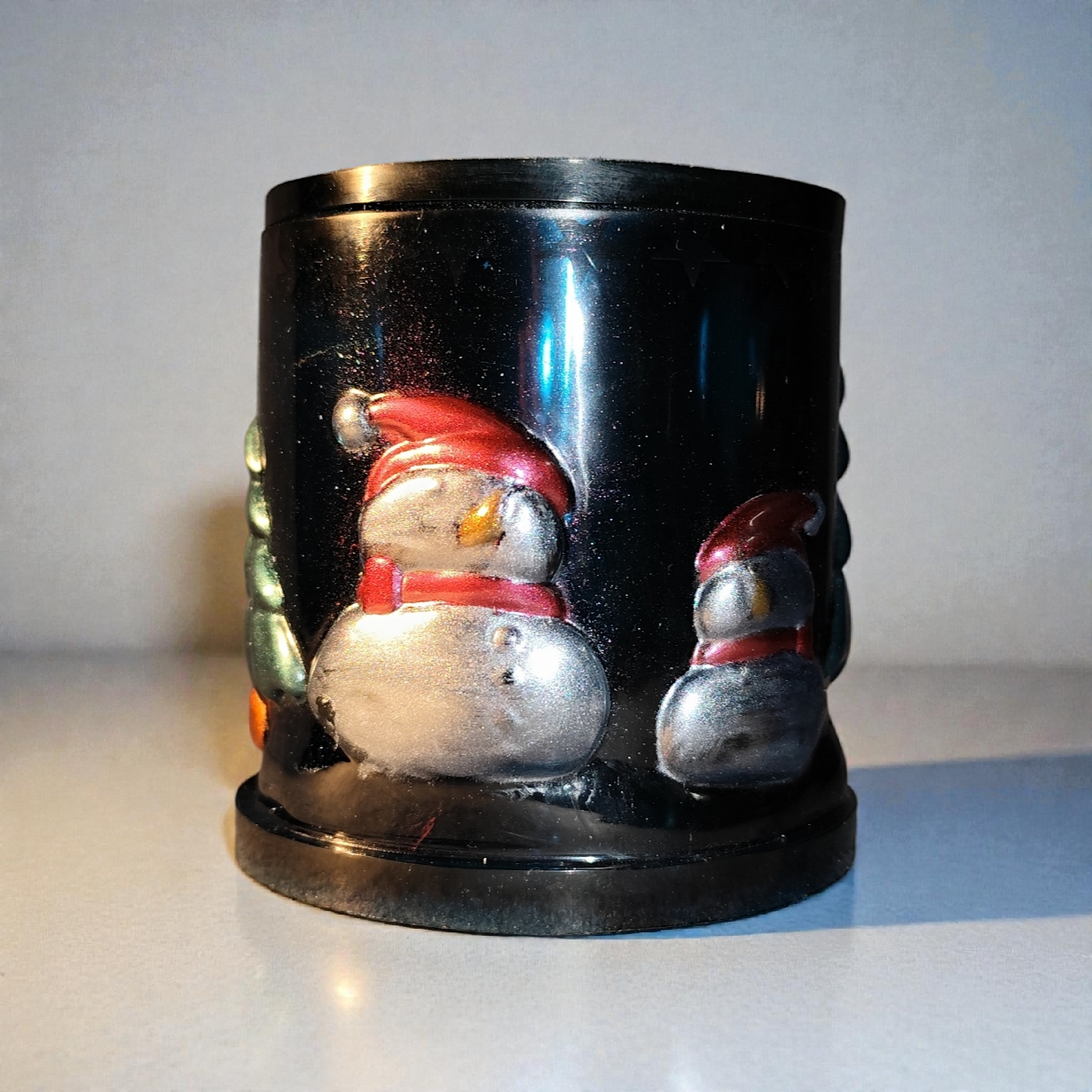 Glittering epoxy resin tin with snowman &amp; fir tree – customizable in desired colors