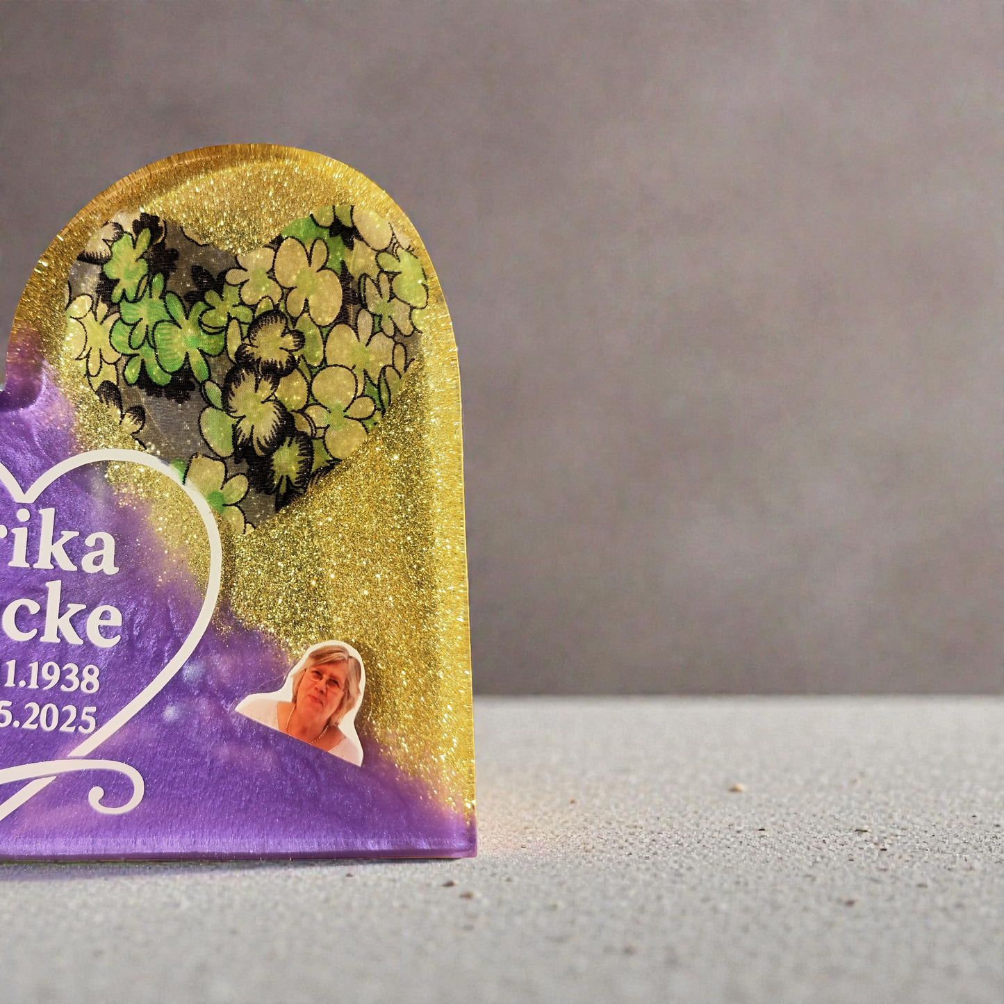 Heart to display with hair, tooth, ashes or claws, photo of your pet as a keepsake