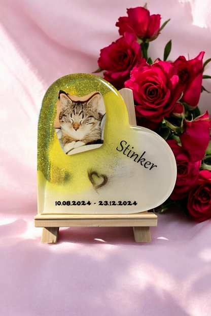 Heart to display with hair, tooth, ashes or claws, photo of your pet as a keepsake