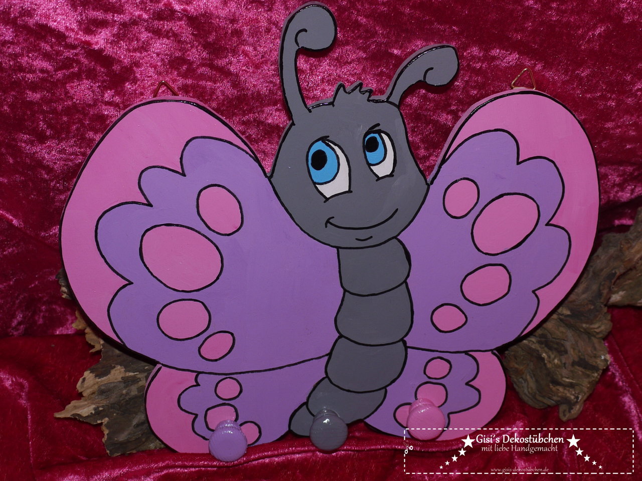 Wooden children's wardrobe with 3 hooks 