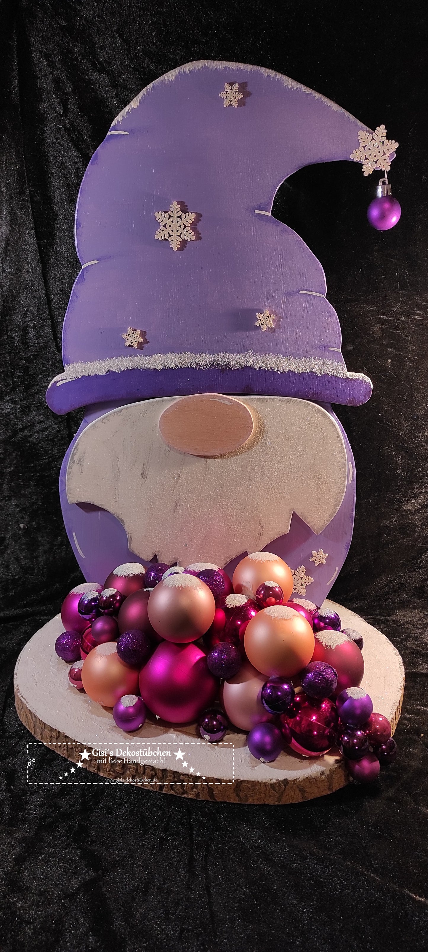 Wooden gnome winter (4 seasons) illuminated