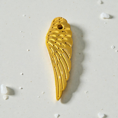Small ceramic wings in gold or silver