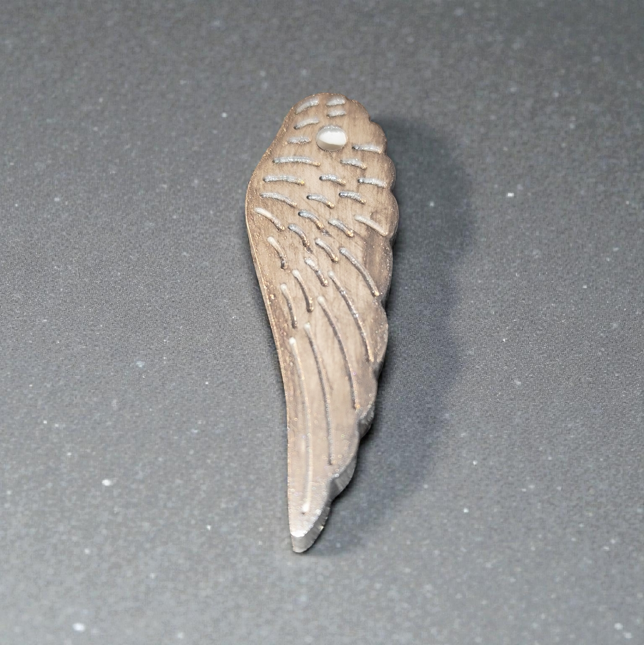 Small ceramic wings in gold or silver