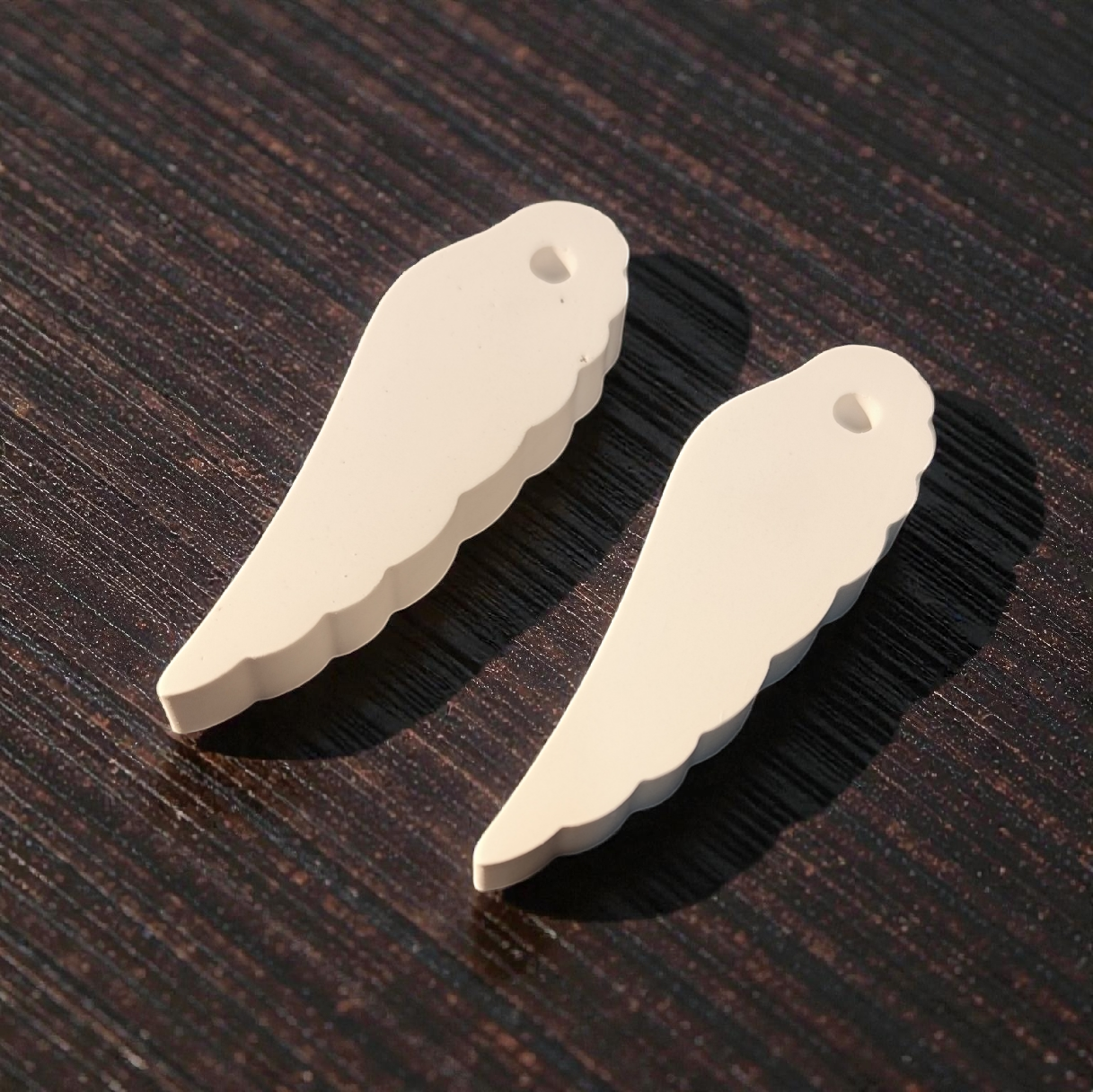 Small ceramic wings with a smooth surface