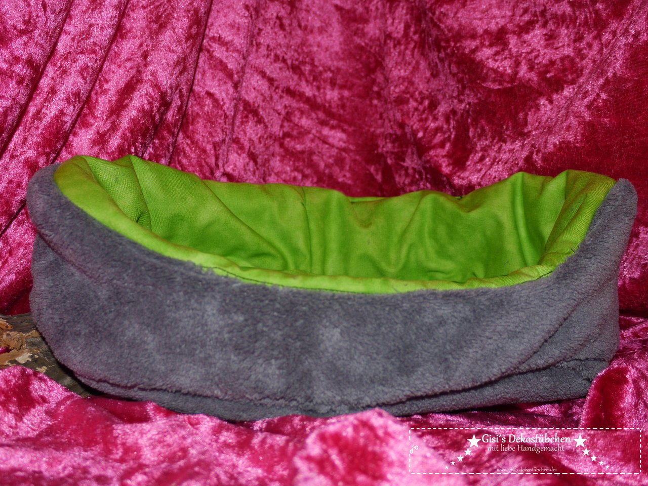 Cozy bed for rodents, rats, rabbits, etc.