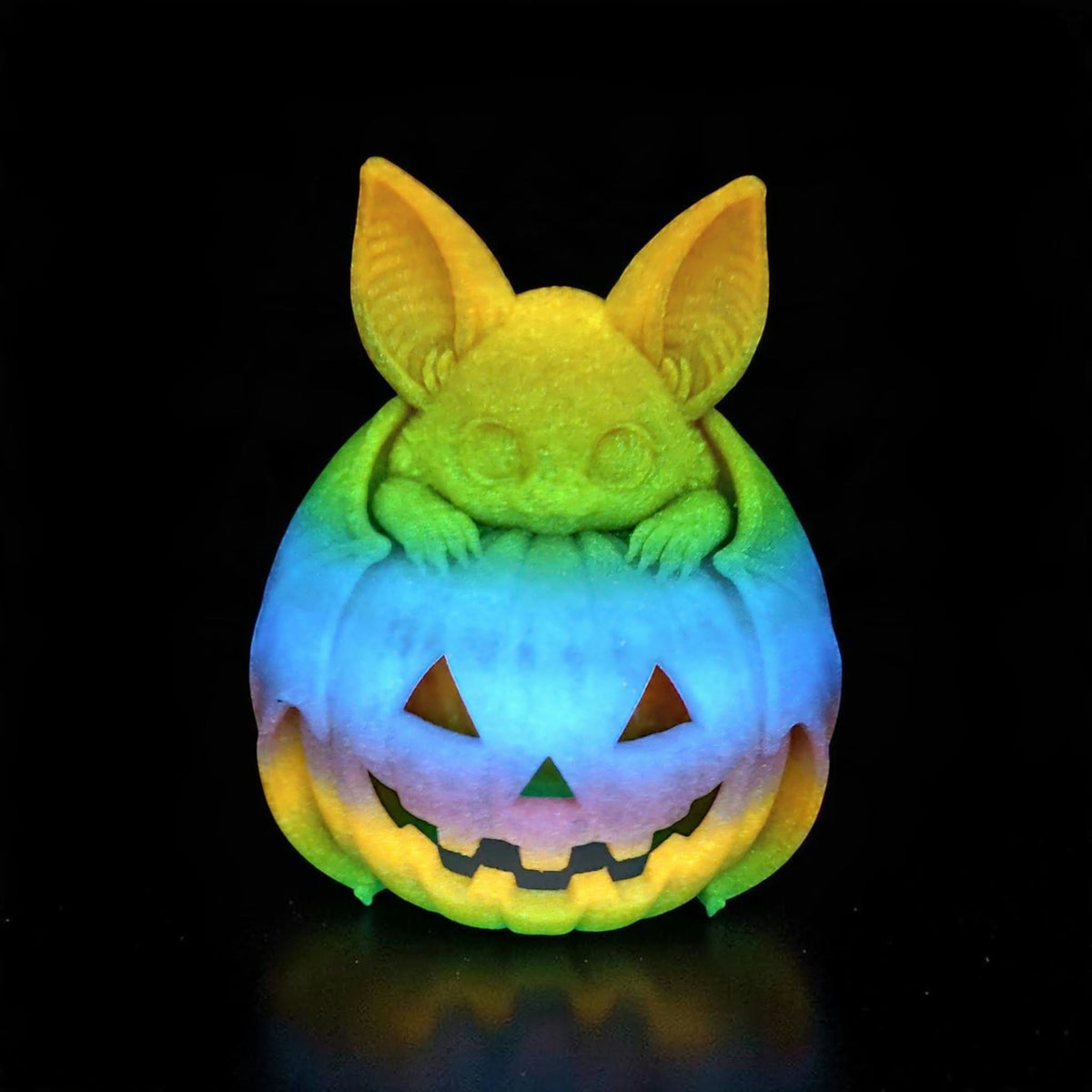 Niedliche Fledermaus auf Halloween-Kürbis – 3D-gedruckter LED-Teelichthalter in Wunschfarbe