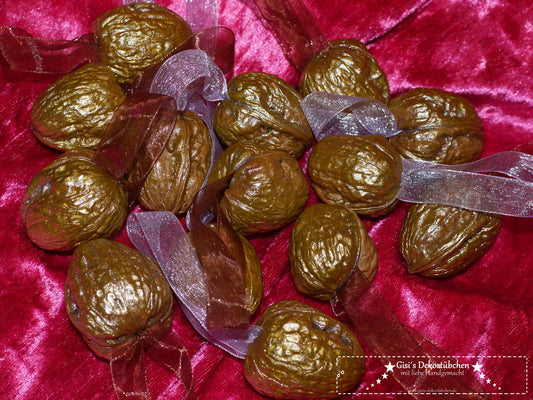 Nut with surprise, shiny nuts