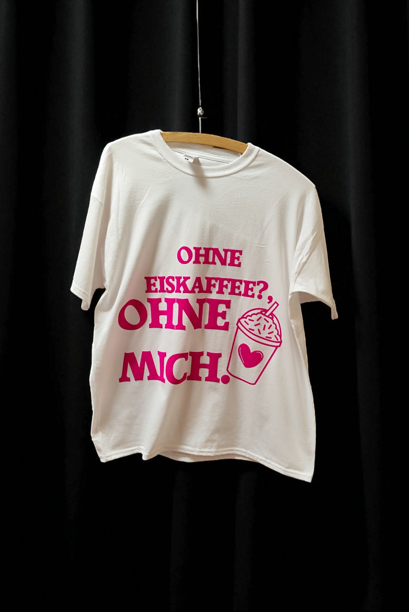 Ohne Eiskaffee? Ohne mich! – Dein Statement-Shirt für echte Kaffee-Lover!