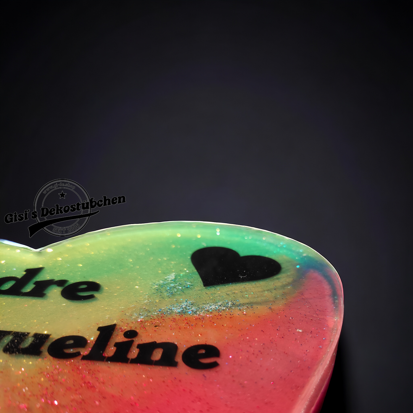 Personalized resin heart for standing