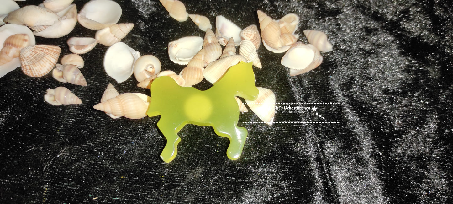 Horse magnet, glow-in-the-dark, custom colors