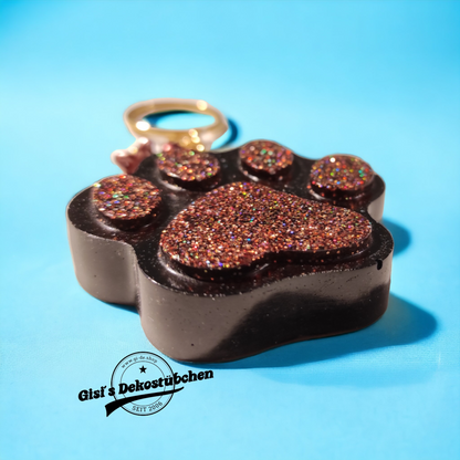 Resin keychain paw