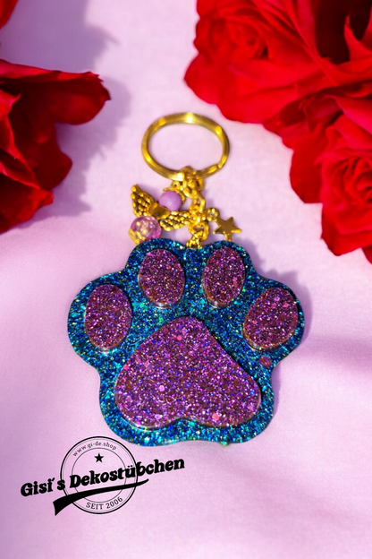 Resin keychain paw