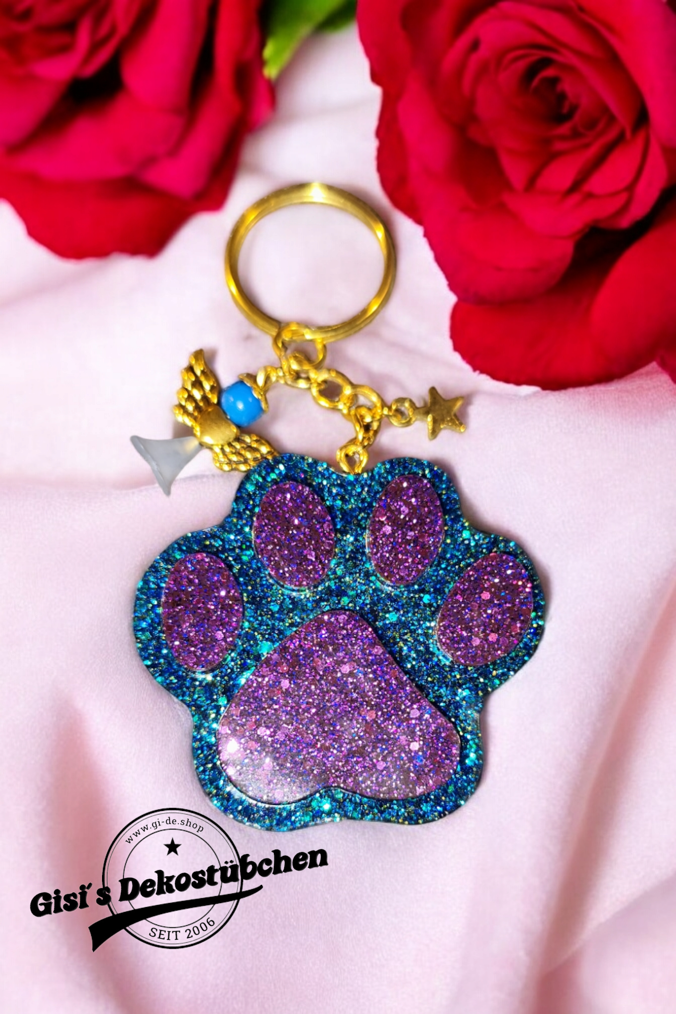 Resin keychain paw