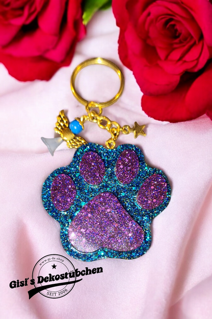 Resin keychain paw