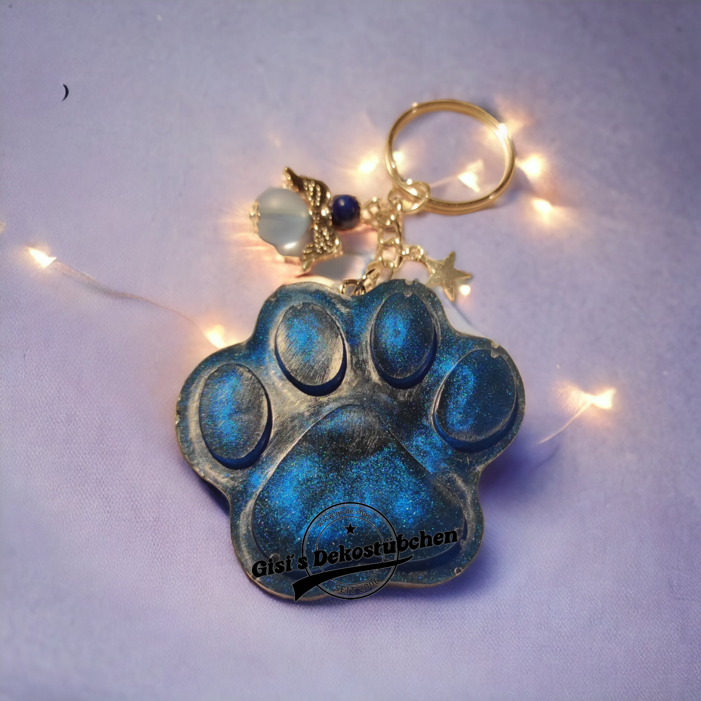 Resin keychain paw