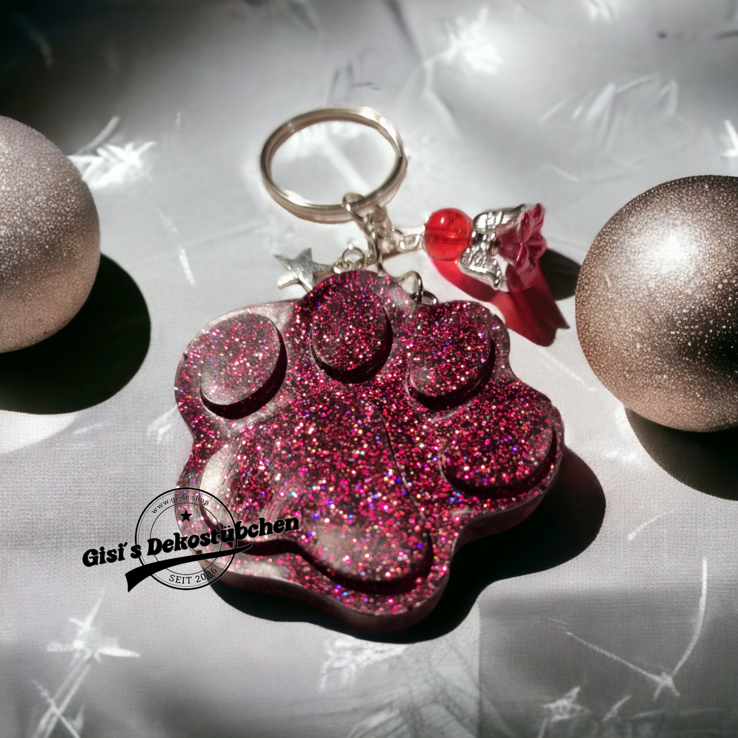 Resin keychain paw
