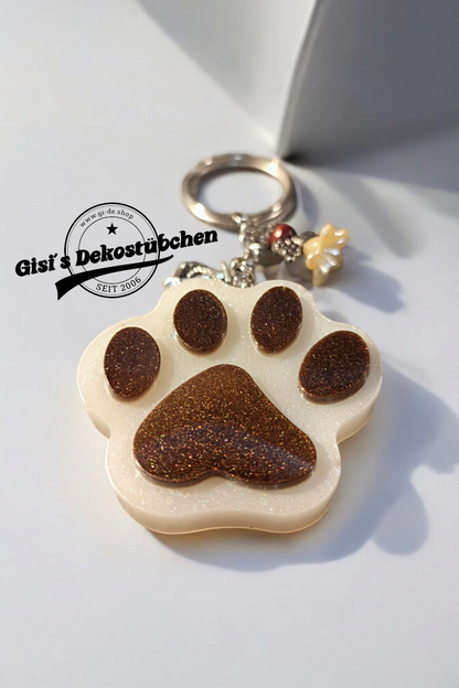 Resin keychain paw