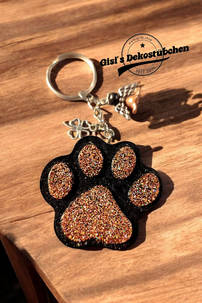 Resin keychain paw