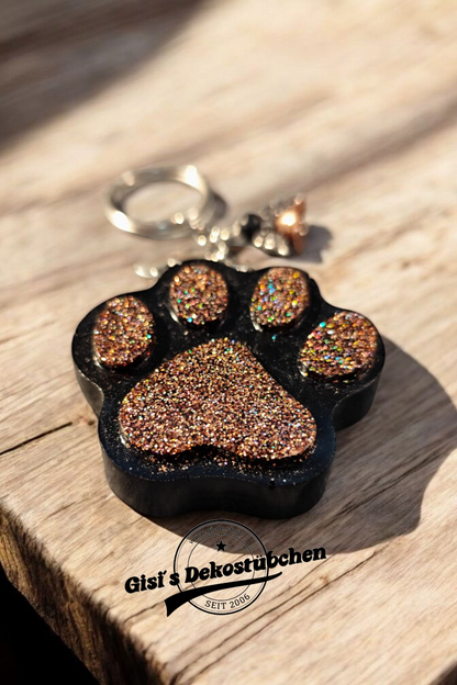Resin keychain paw