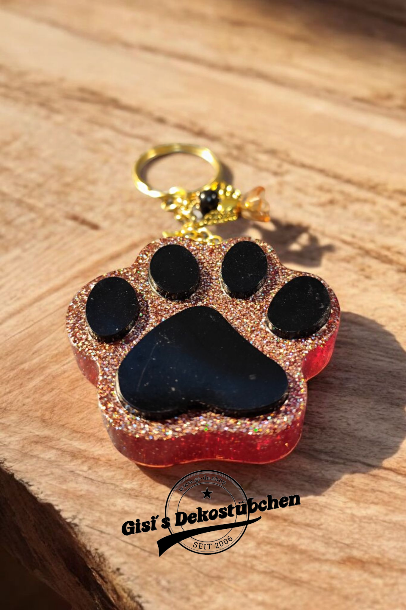 Resin keychain paw