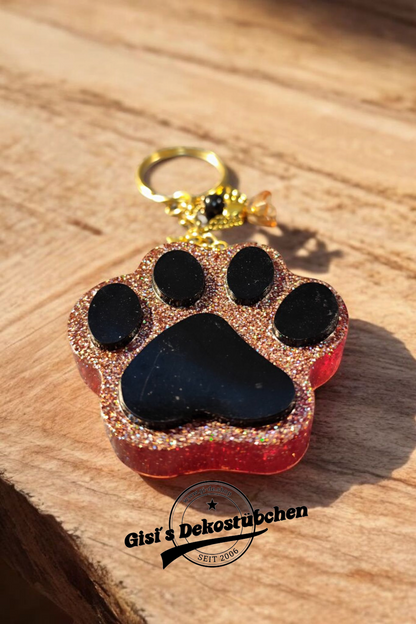 Resin keychain paw