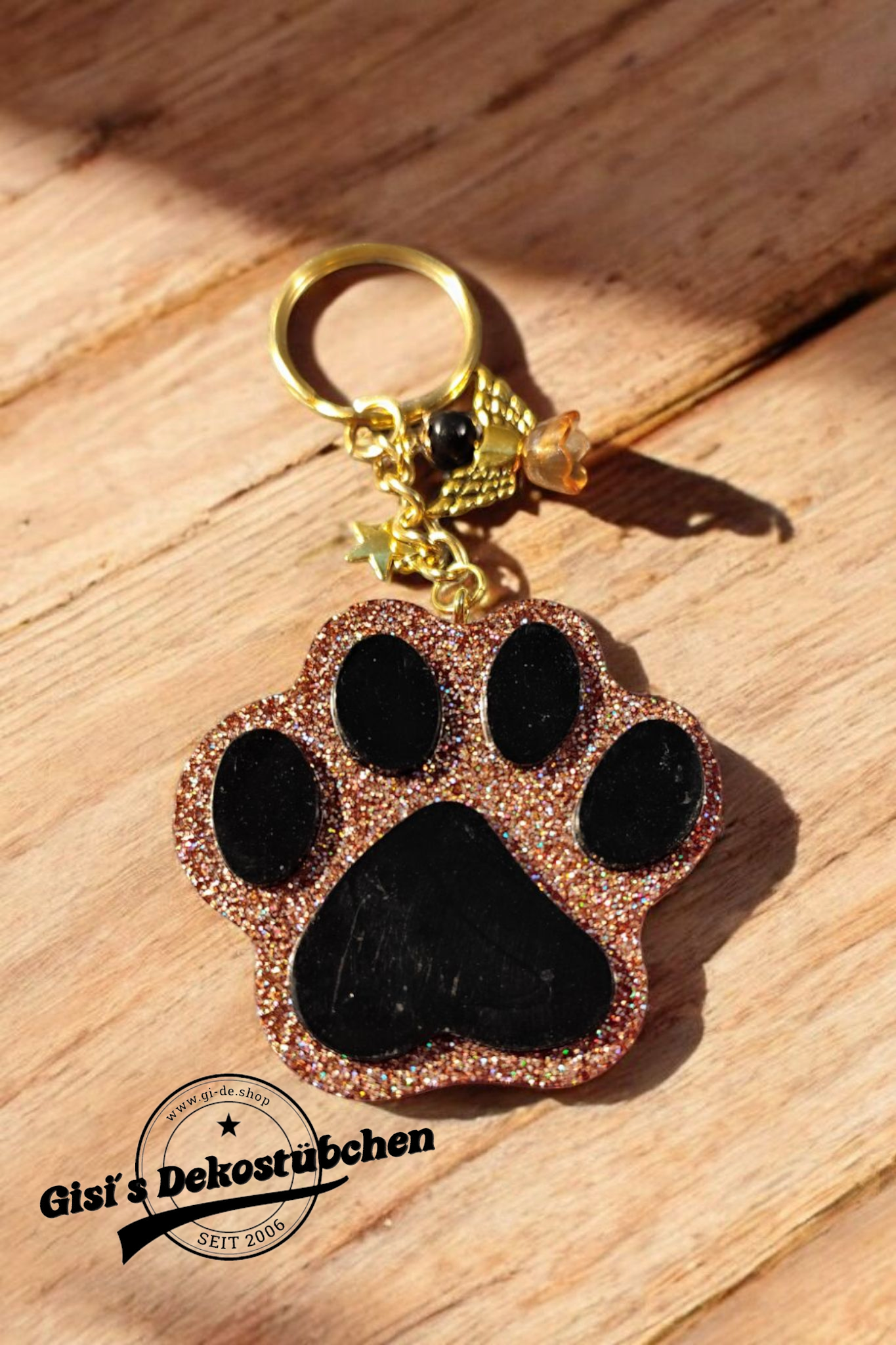 Resin keychain paw