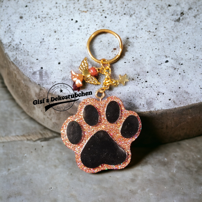 Resin keychain paw