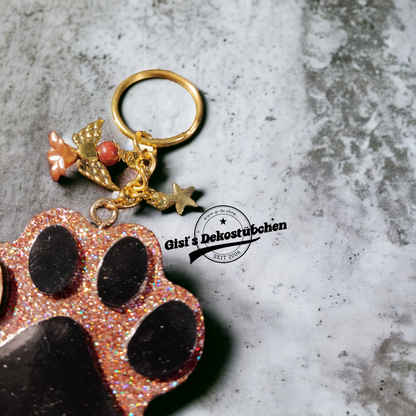 Resin keychain paw