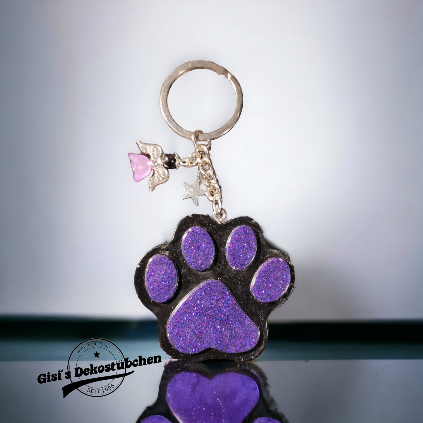 Resin keychain paw