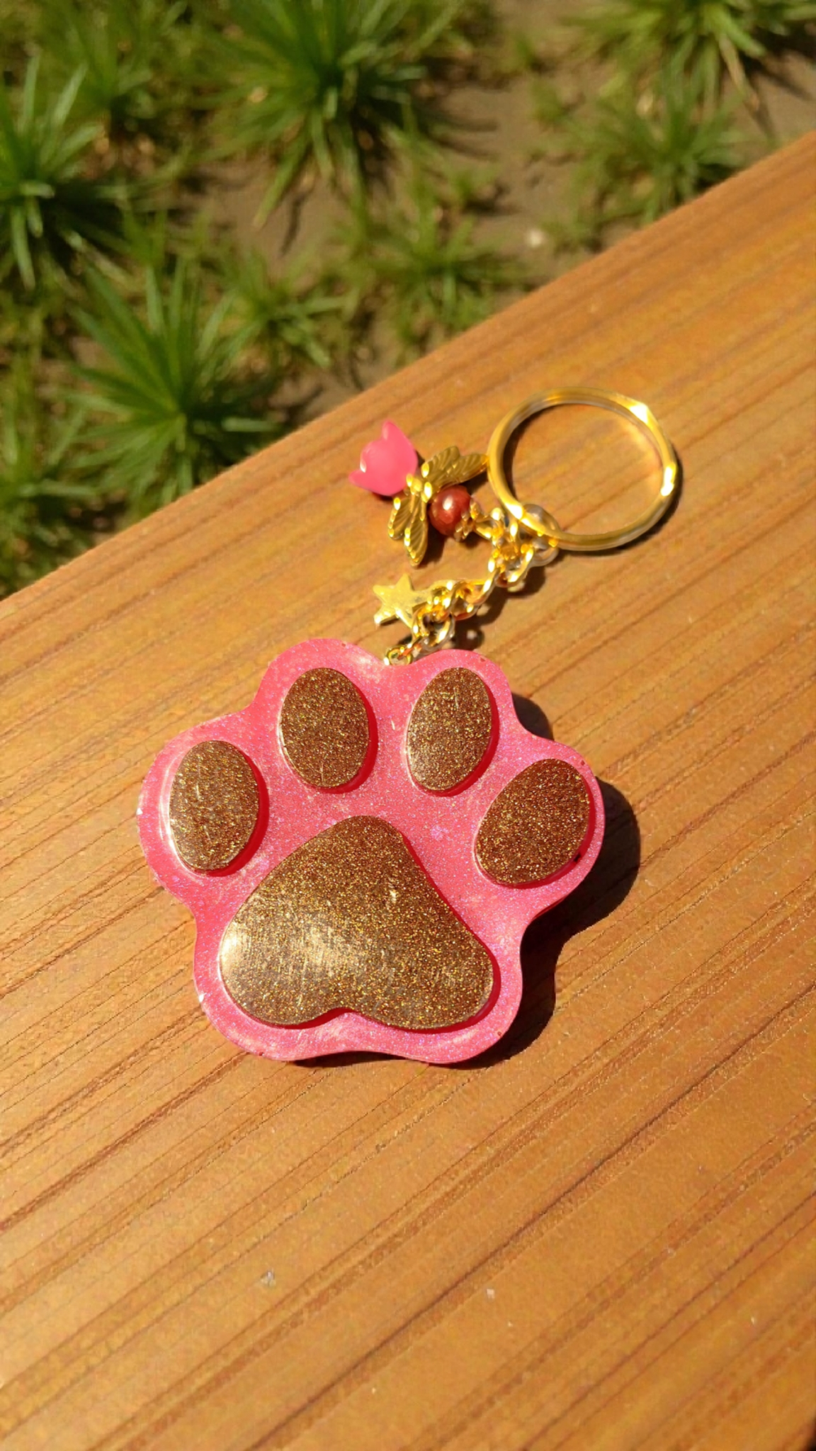 Resin keychain paw